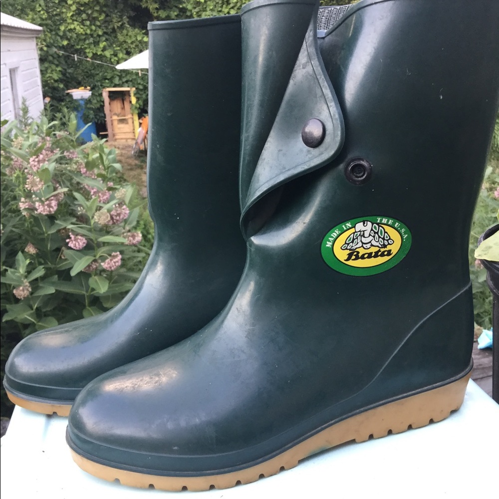 Vintage BATA boots, rubber boots, women’s size 7